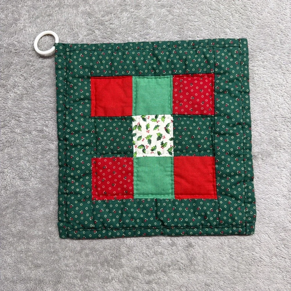 2 VTG Christmas Potholders Hot Pads Quilted 1990s Holly Wreath Holiday Decor